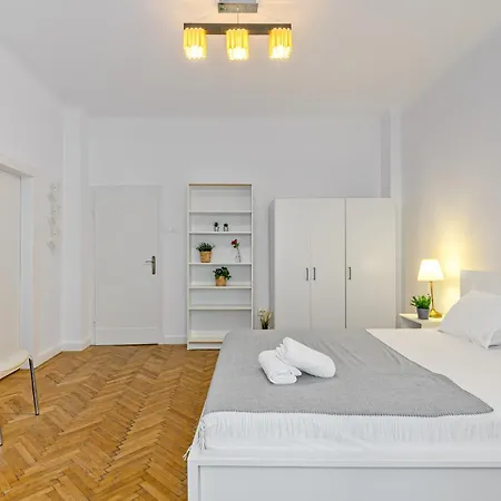 Walter Manor Old Town - Balcony And Self Check-in شقة بوخارست